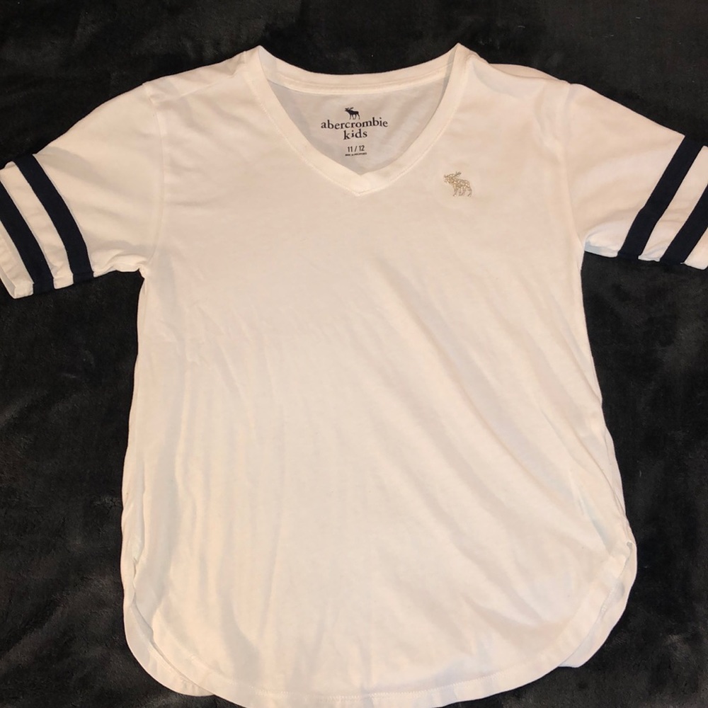 White flowy t-shirt with blue stripes on sleeves